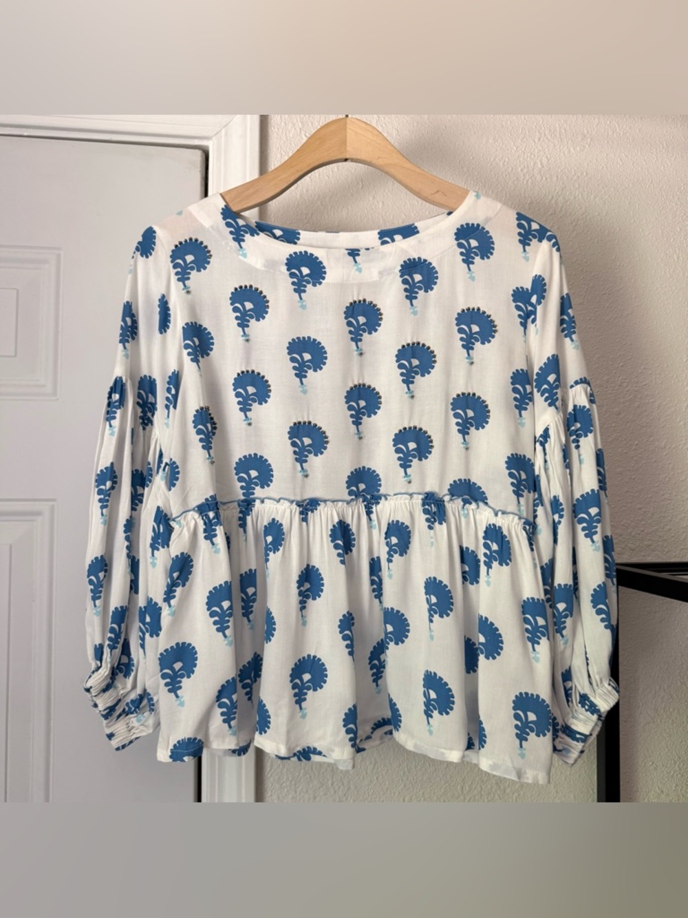 BOHEME BY SKEMO white blue rayon floral bohemian peplum boxy‎ cropped blouse